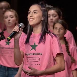 Meet your Posher, Caitlin